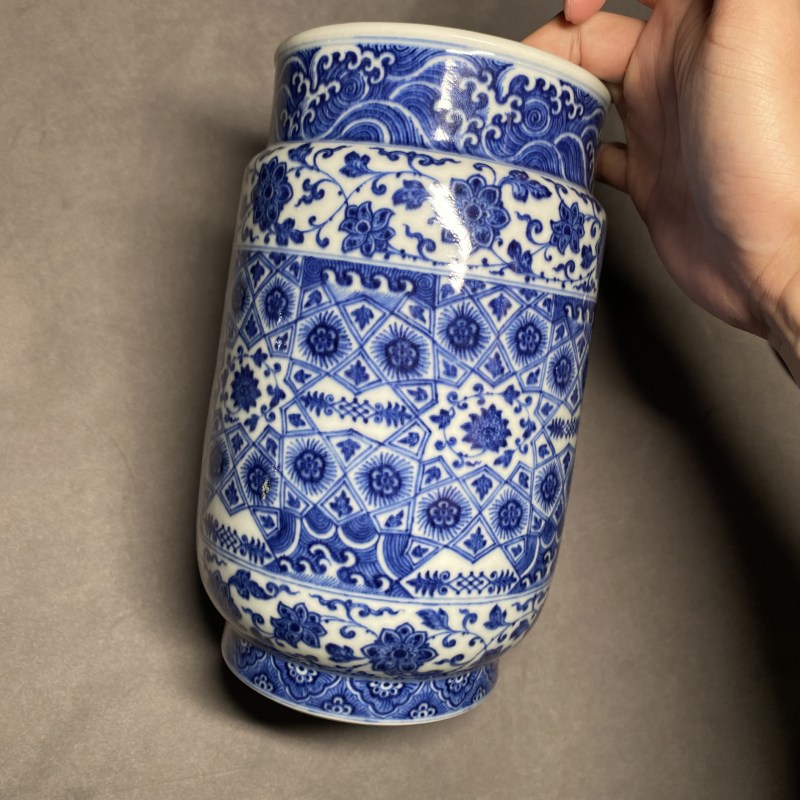 清乾隆 青花几何花卉纹壮罐 - 图10