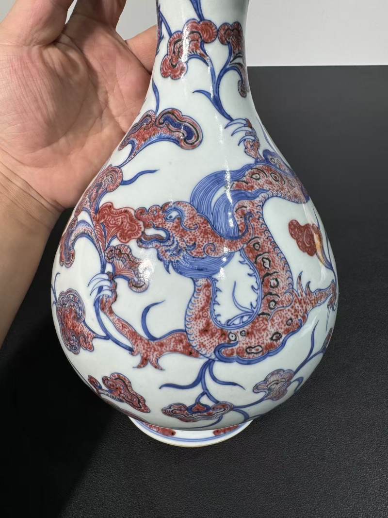 清乾隆 青花釉里红龙衔灵芝纹玉壶春瓶 - 图5