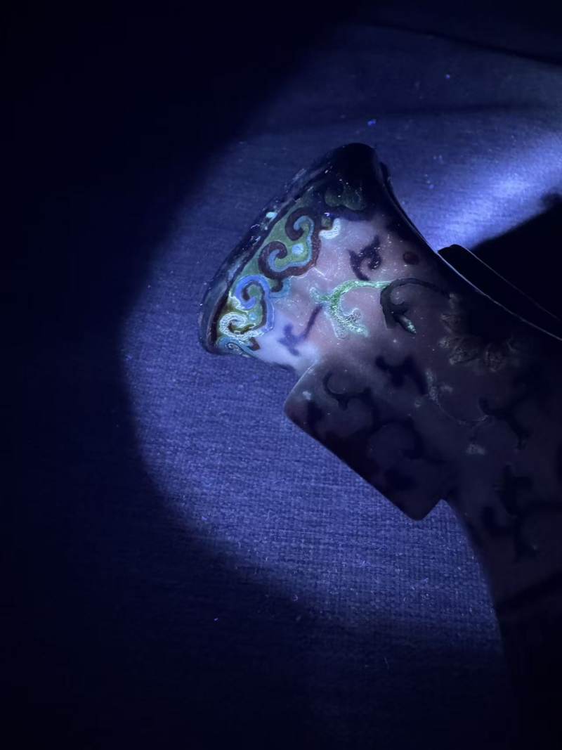清乾隆 青花加彩缠枝花卉贯耳海棠瓶 - 图8