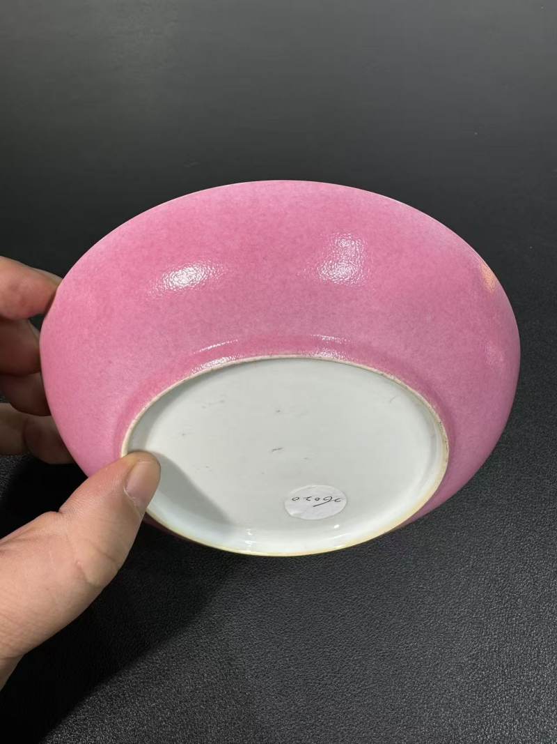 清雍正 外胭脂水釉内珐琅彩花蝶纹盘 - 图6