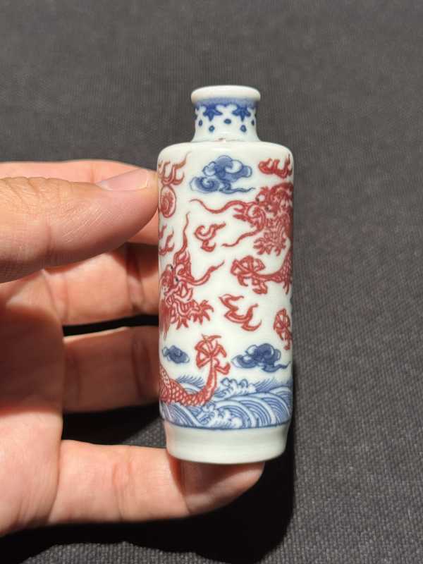 清中期 青花釉里红龙纹鼻烟壶 - 图6