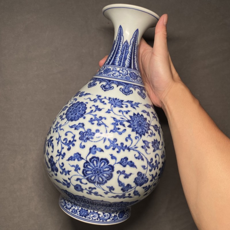 清乾隆 青花缠枝莲纹玉壶春瓶 - 图12