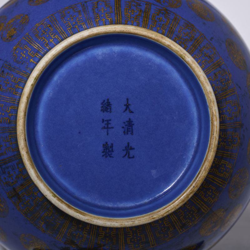 清光绪 霁蓝釉描金皮球花纹玉堂春瓶 - 图3