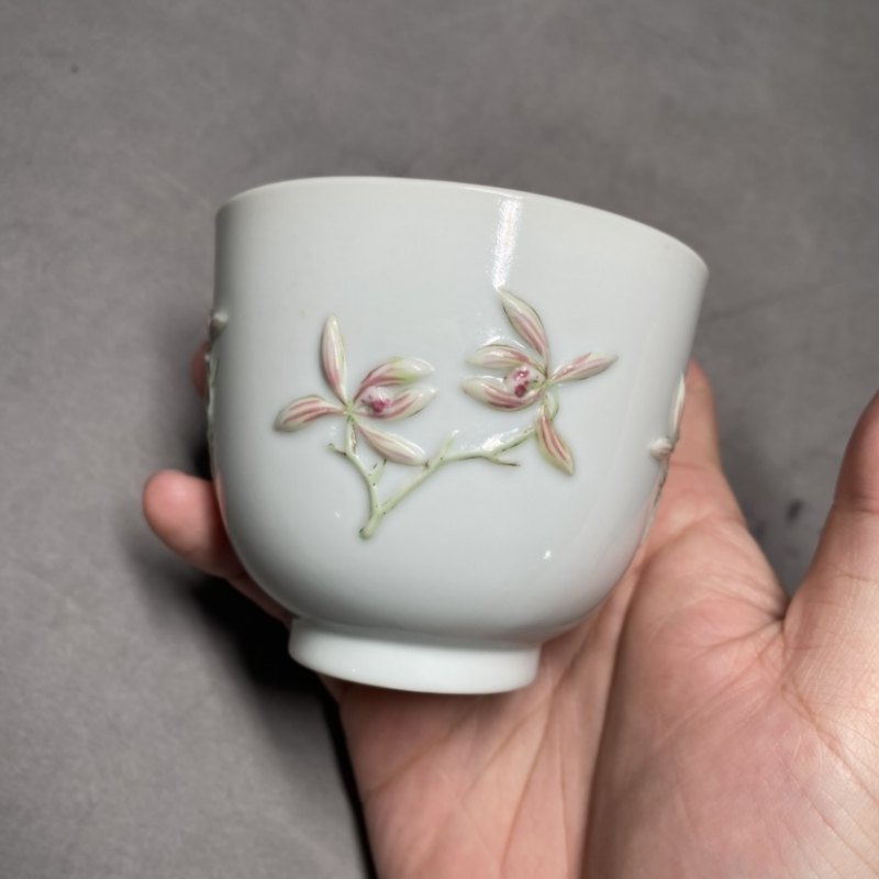 清道光 粉彩浮雕折枝兰花图杯 - 图7