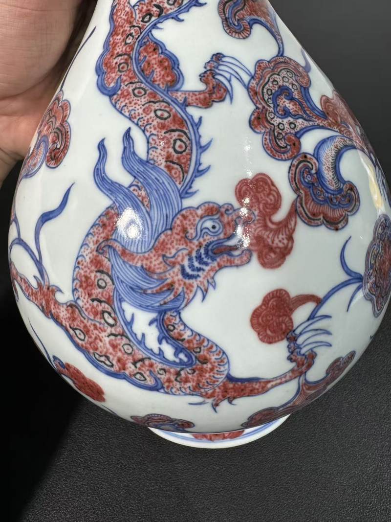 清乾隆 青花釉里红龙衔灵芝纹玉壶春瓶 - 图6
