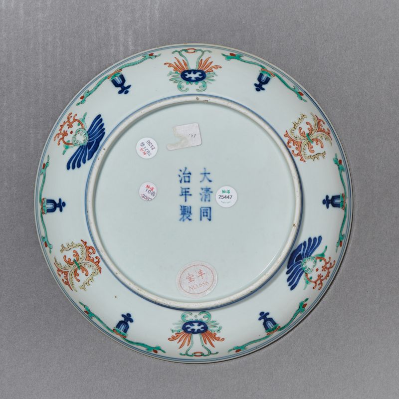 清同治 斗彩忍冬纹盘一对 - 图7