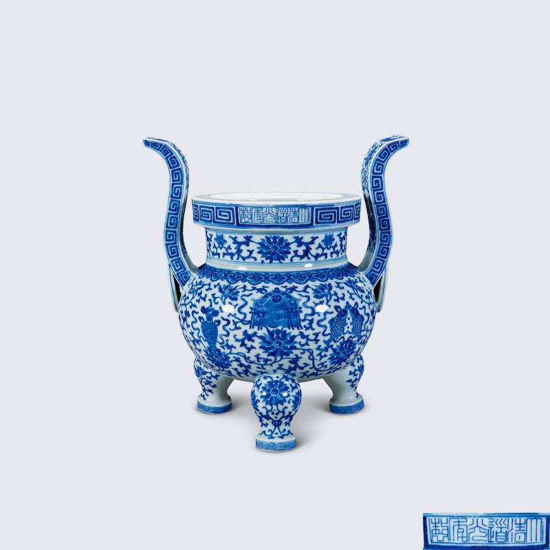 清道光 青花缠技花卉双耳炉 - 图1