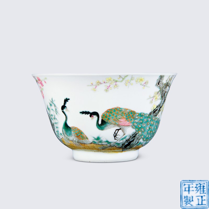 清 珐琅彩孔雀图碗