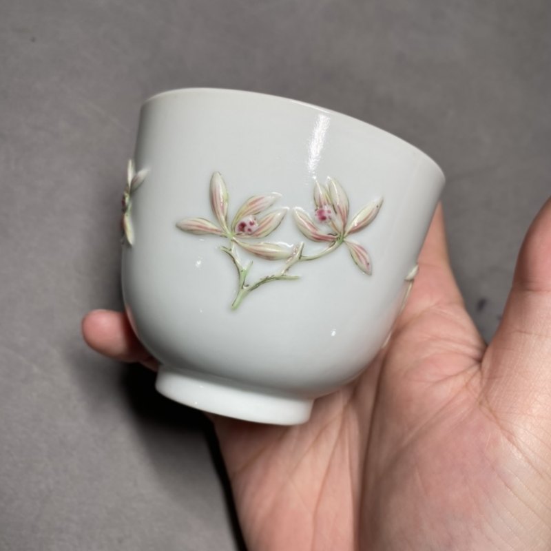 清道光 粉彩浮雕折枝兰花图杯 - 图8