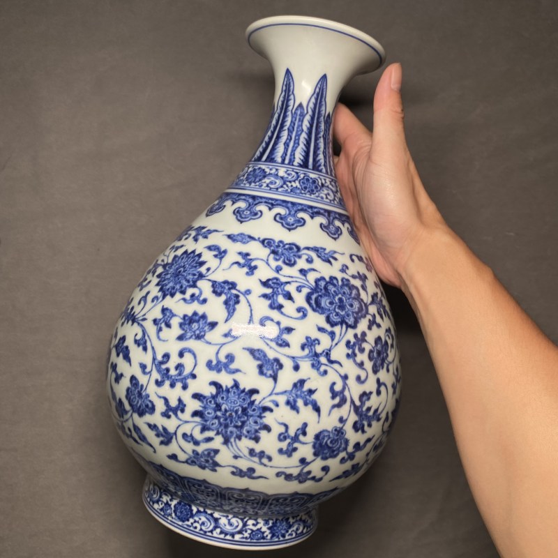 清乾隆 青花缠枝莲纹玉壶春瓶 - 图13