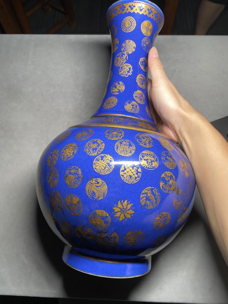 清光绪 霁蓝釉描金皮球花纹玉堂春瓶 - 图4