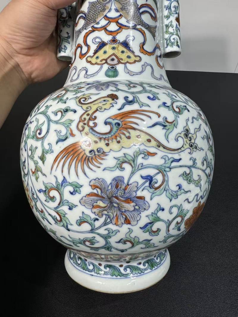 清乾隆 斗彩福庆有余夔凤纹贯耳瓶 - 图4