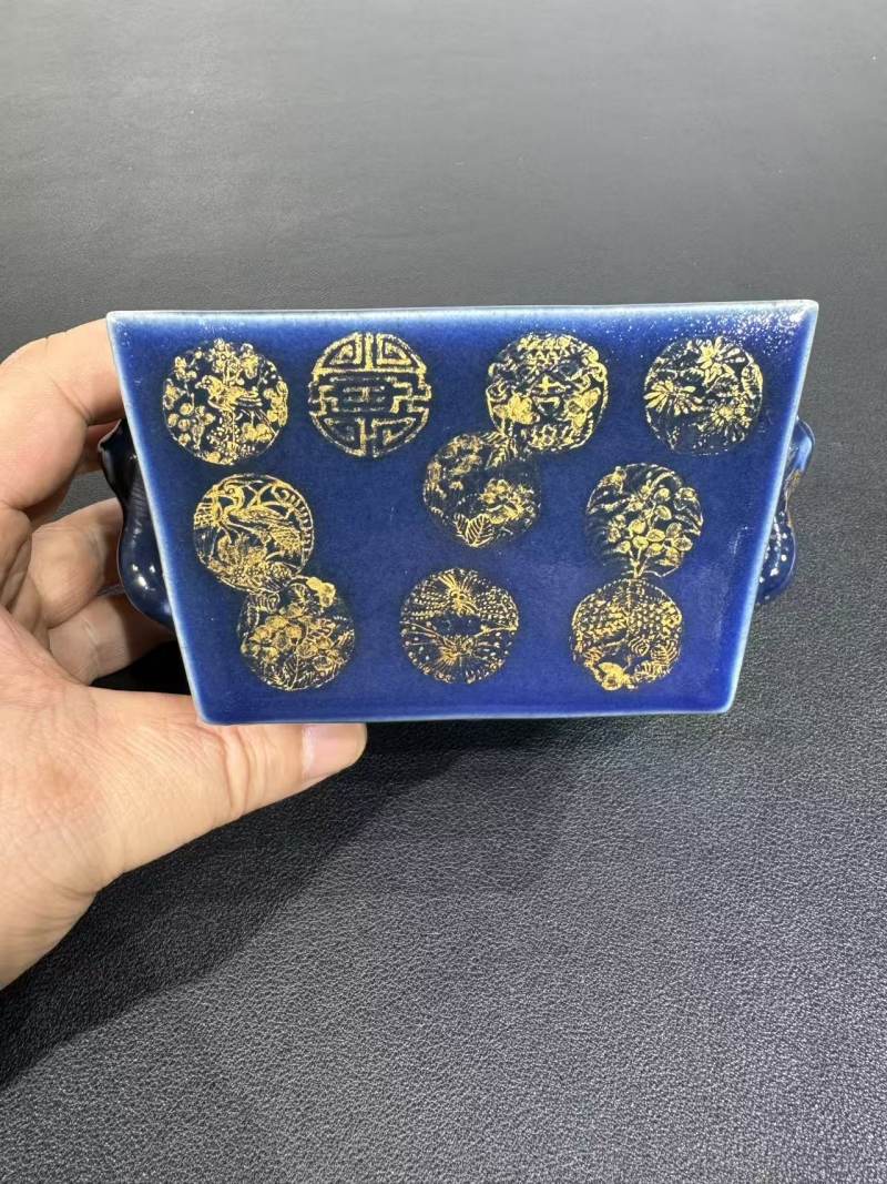 清道光 霁蓝描金皮球花双耳方斗杯 - 图2