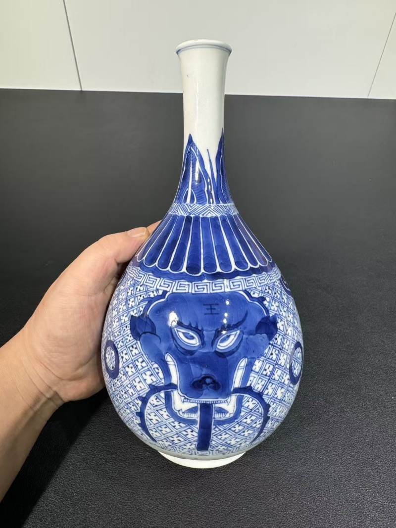 清康熙 青花饕餮纹胆瓶 - 图2