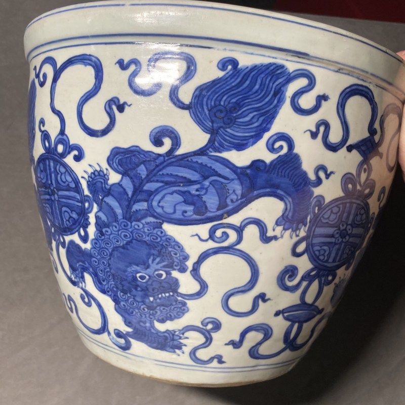 明万历 青花狮子戏绣球纹大缸 - 图9