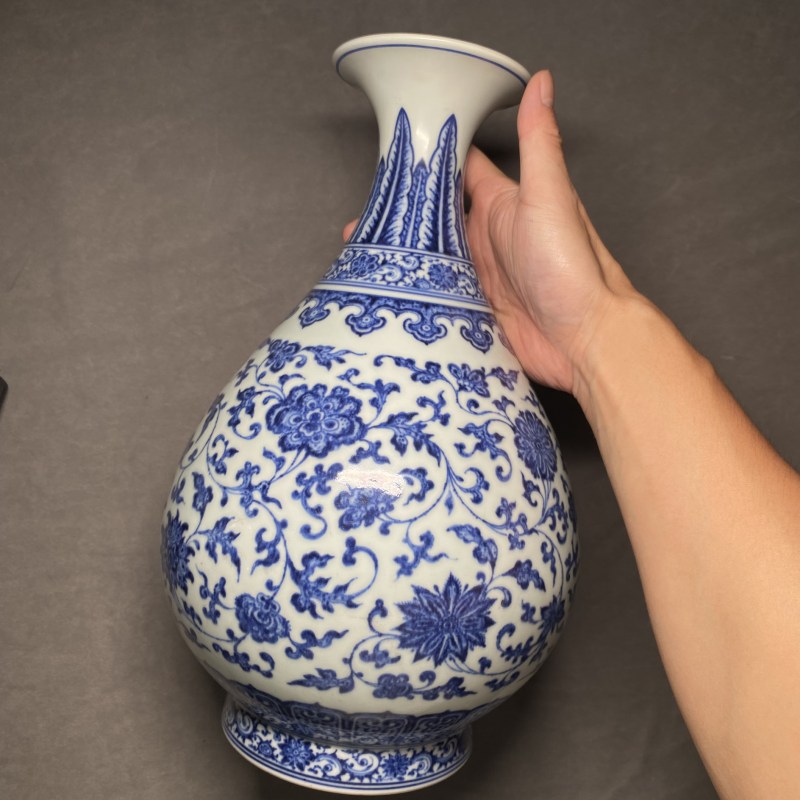 清乾隆 青花缠枝莲纹玉壶春瓶 - 图14
