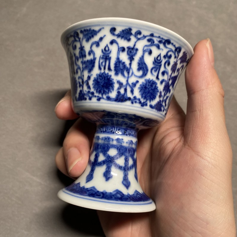 清乾隆 青花缠枝莲托梵文高足杯 - 图7