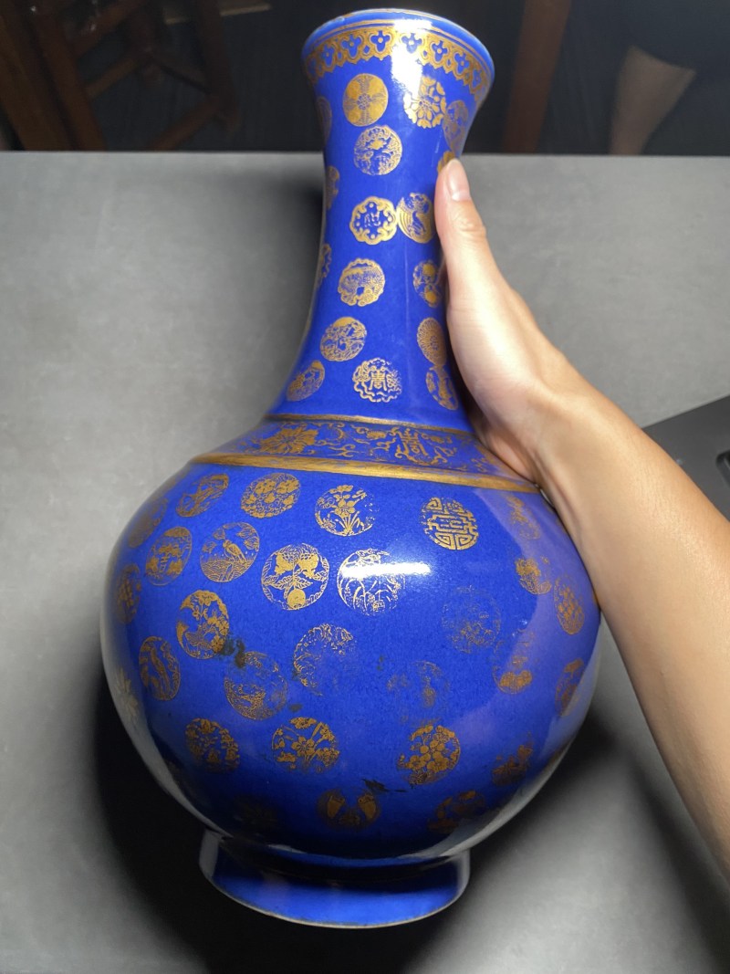 清光绪 霁蓝釉描金皮球花纹玉堂春瓶 - 图5