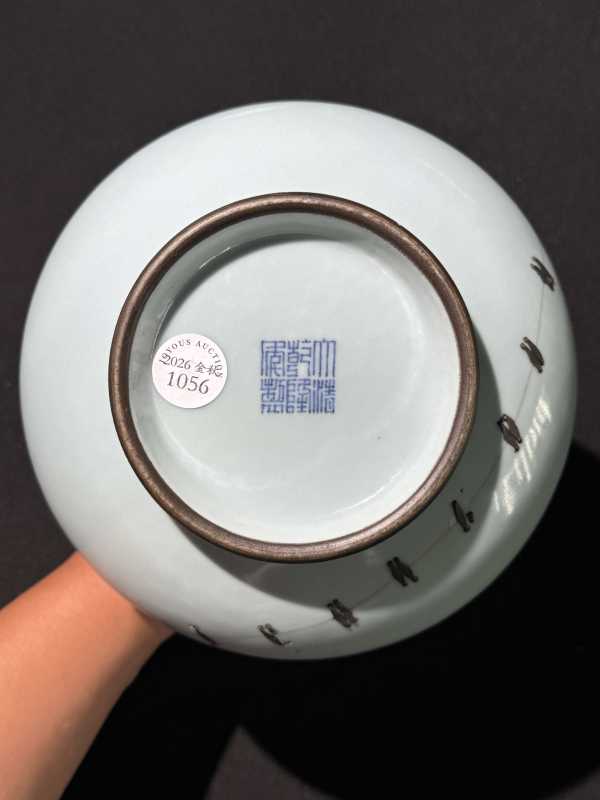 清乾隆 仿汝天青釉荸荠瓶 - 图11