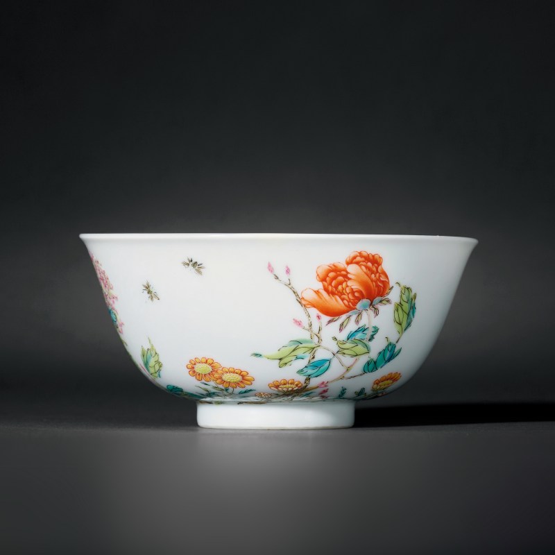 清雍正 粉彩牡丹蜜蜂纹小碗 - 图2