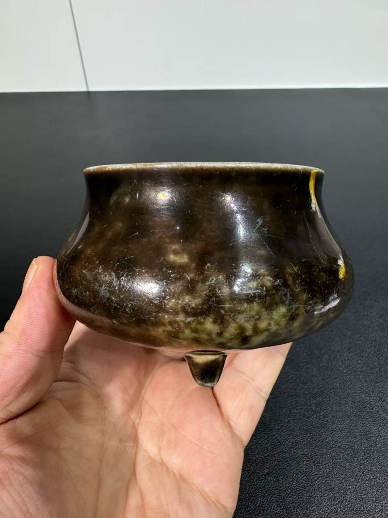 清雍正 仿银釉三足炉 - 图2