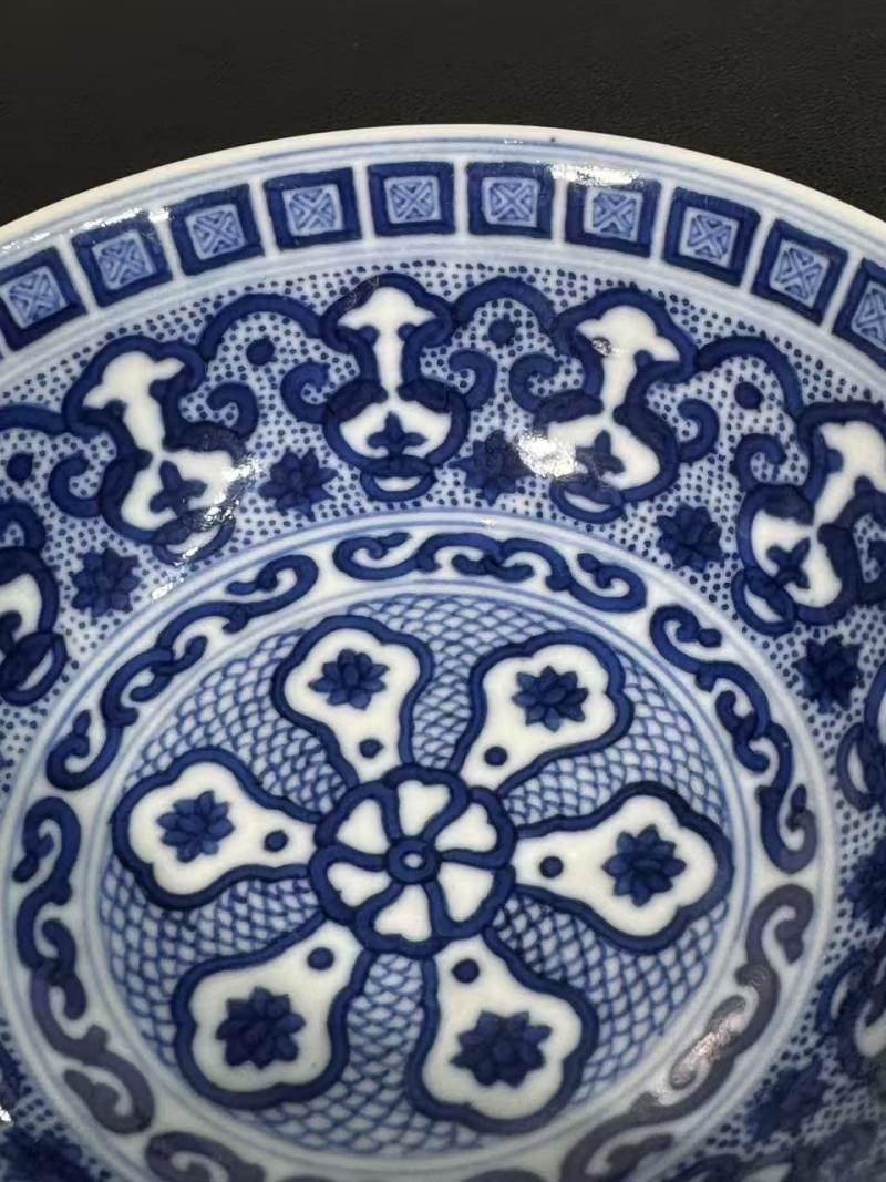 清道光 青花苜蓿纹碗 - 图8