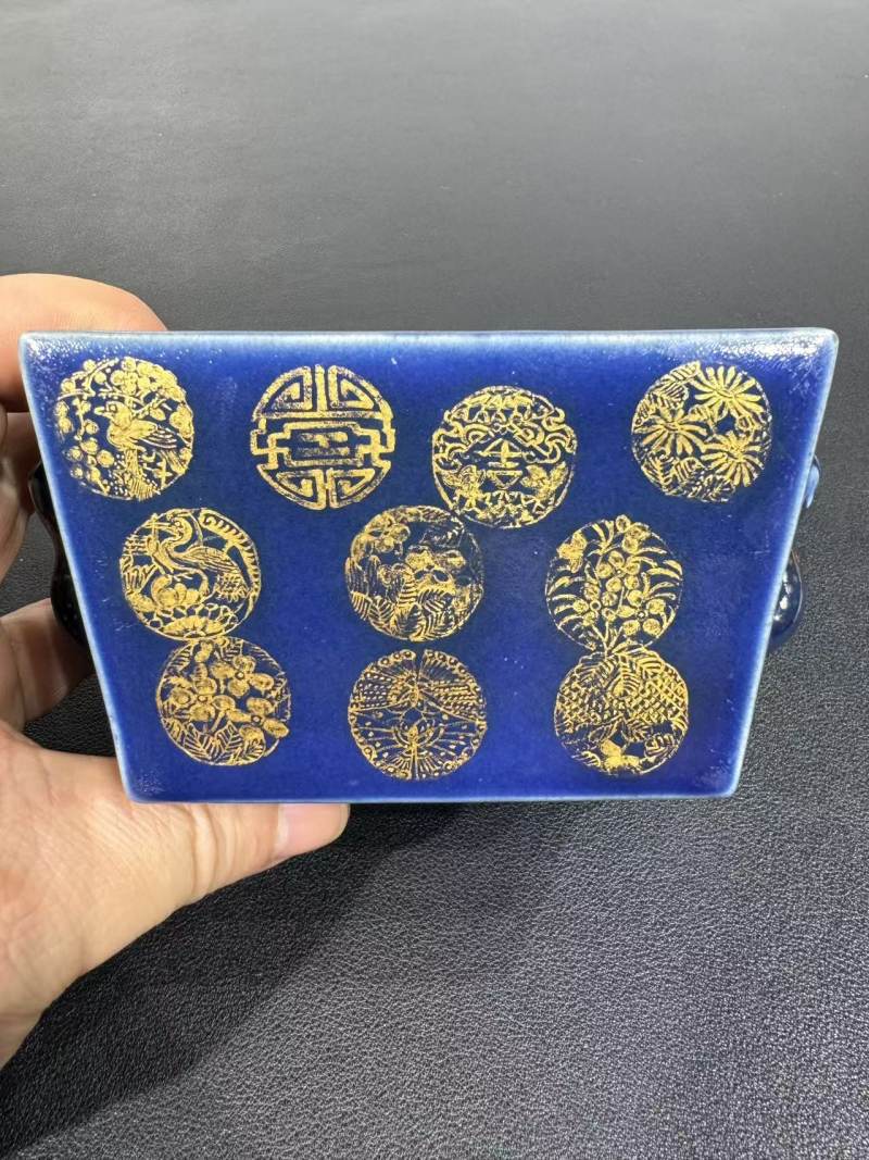 清道光 霁蓝描金皮球花双耳方斗杯 - 图3