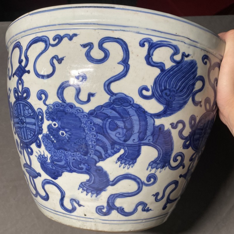 明万历 青花狮子戏绣球纹大缸 - 图10