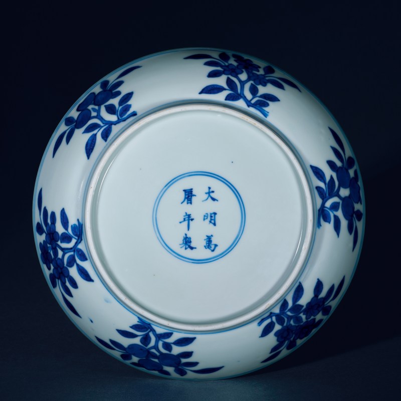 明万历 青花季子挂剑图盘 - 图2