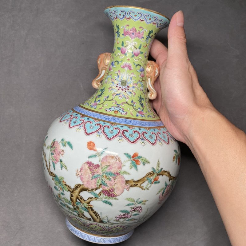 清嘉庆 洋彩榴开百子图象耳瓶 - 图11