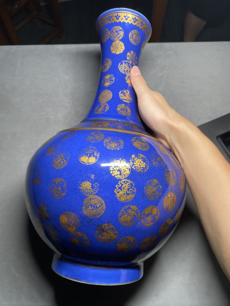 清光绪 霁蓝釉描金皮球花纹玉堂春瓶 - 图6