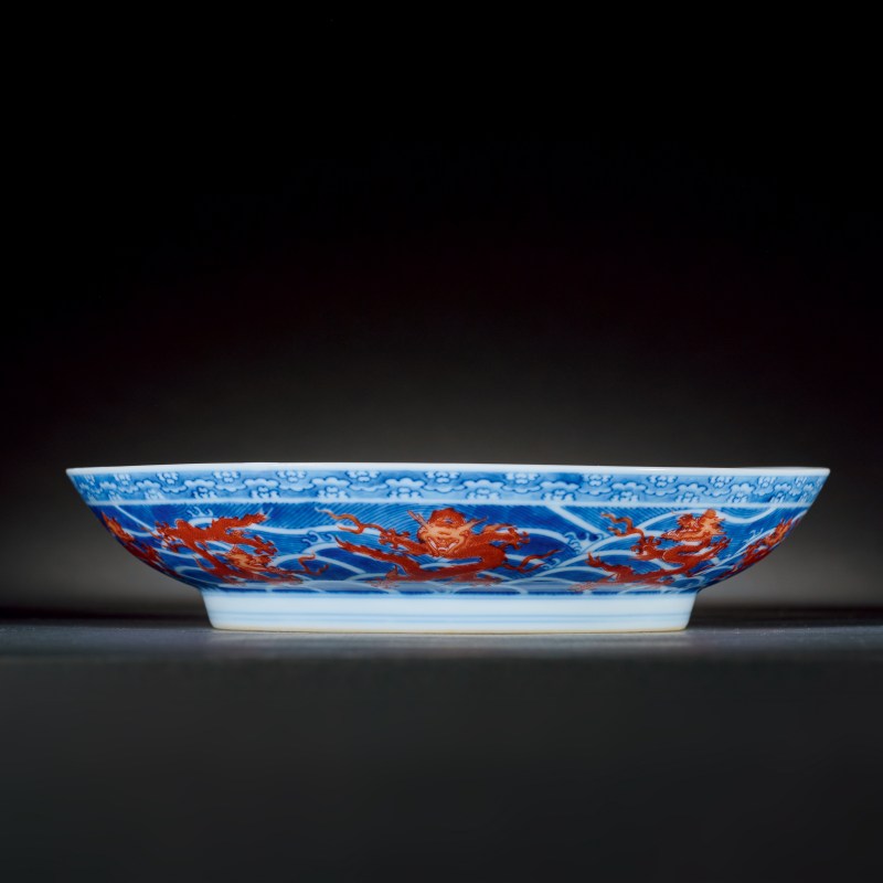 清康熙 青花海水矾红龙纹盘 - 图3
