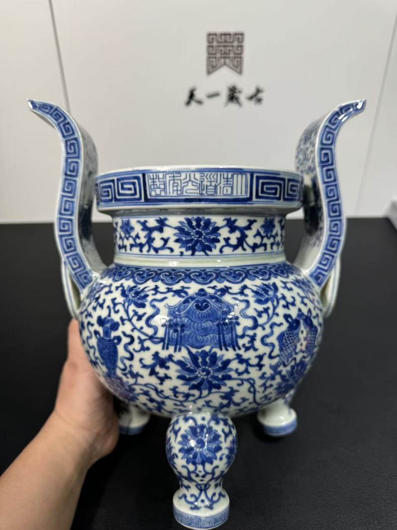 清道光 青花缠技花卉双耳炉 - 图2