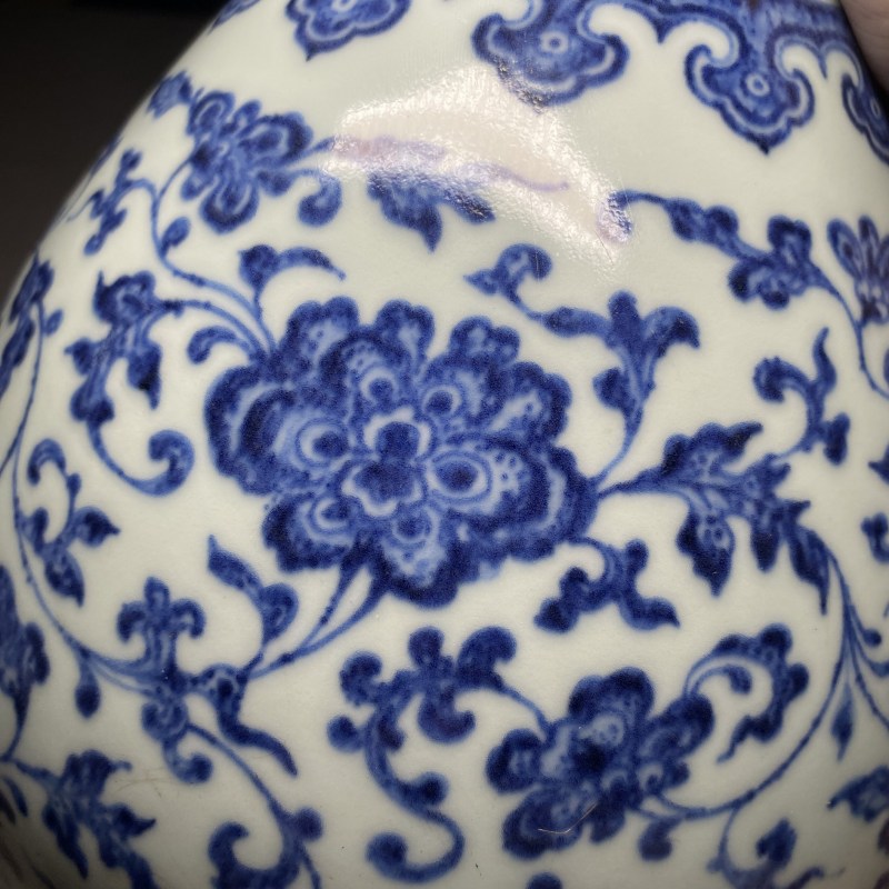 清乾隆 青花缠枝莲纹玉壶春瓶 - 图15