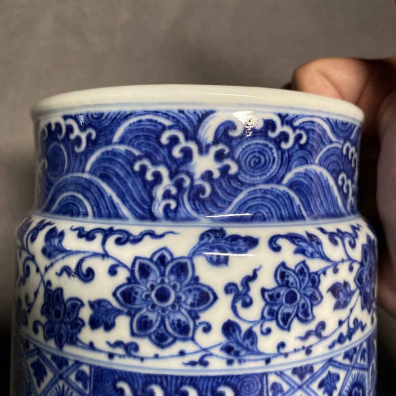 清乾隆 青花几何花卉纹壮罐 - 图14