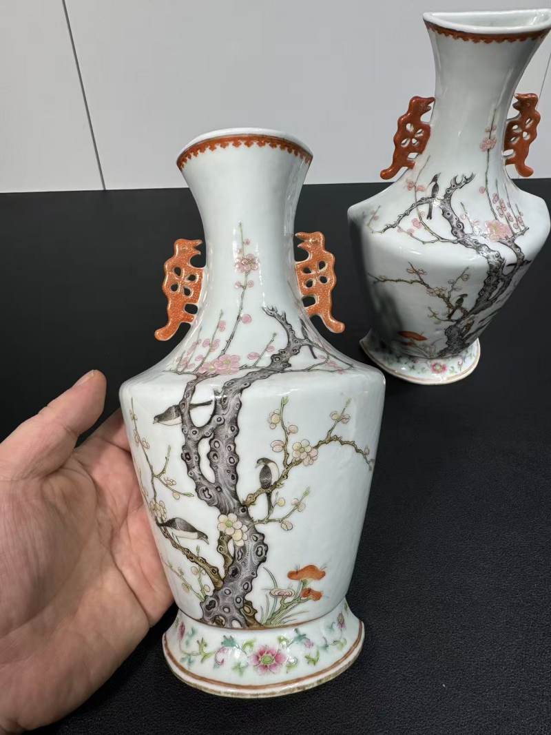 清 粉彩喜上眉梢图凤鸟耳壁瓶一对 - 图2