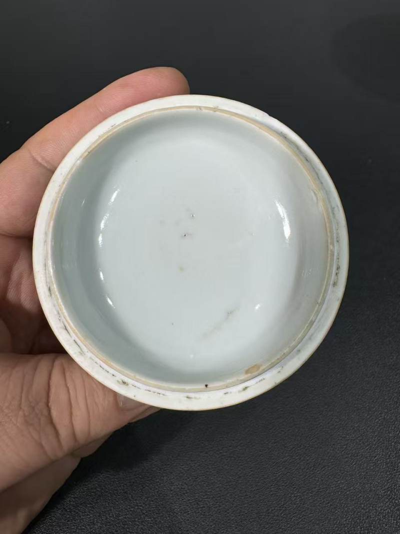 明崇祯 青花莲托八宝纹莲子盖罐 - 图7