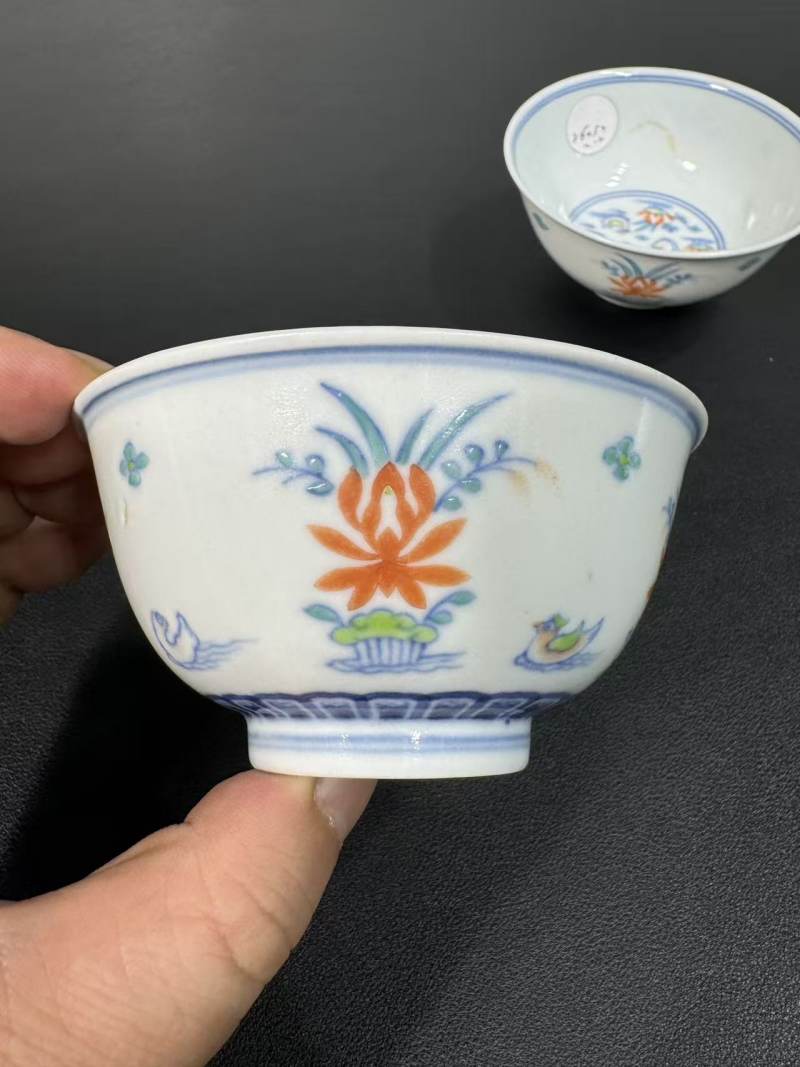 清道光 斗彩荷塘鸳鸯图小碗一对 - 图2
