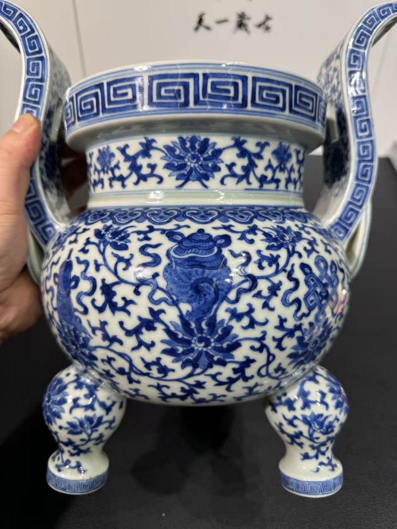 清道光 青花缠技花卉双耳炉 - 图3