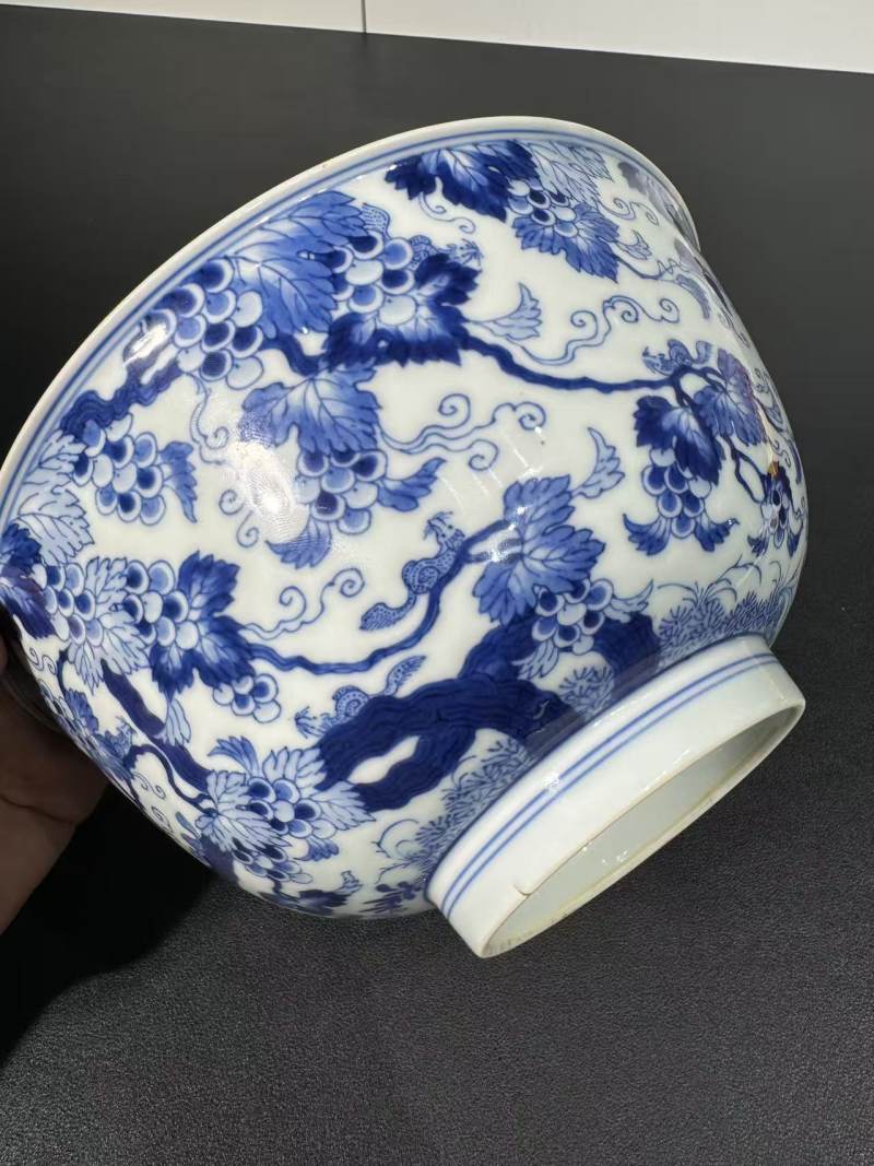 清康熙 青花松鼠葡萄纹大碗 - 图4