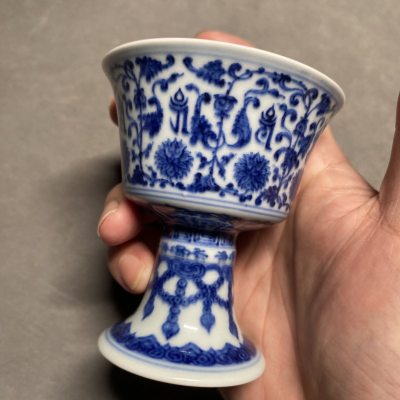 清乾隆 青花缠枝莲托梵文高足杯 - 图9