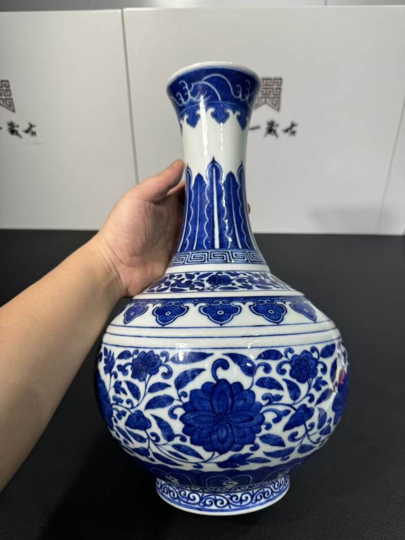 清光绪 青花缠枝莲纹赏瓶 - 图2