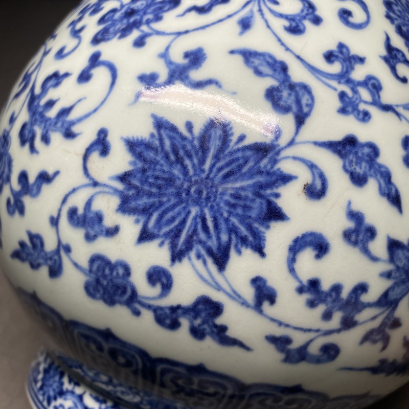 清乾隆 青花缠枝莲纹玉壶春瓶 - 图16