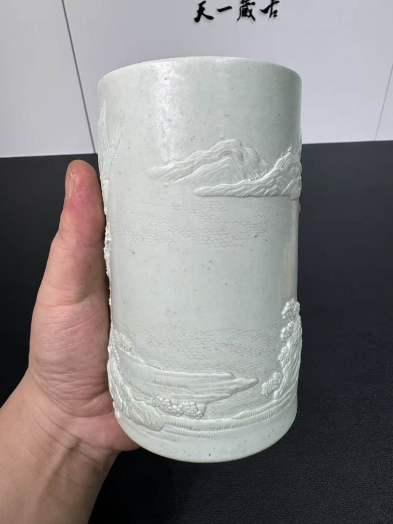清道光 湖水绿釉刻瓷湖畔寻幽纹笔筒 - 图6