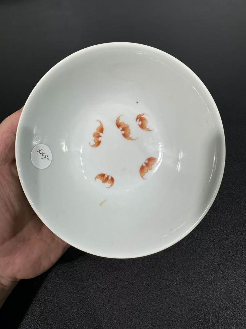 清道光 黄地洋彩缠枝花卉内五蝠纹碗 - 图7