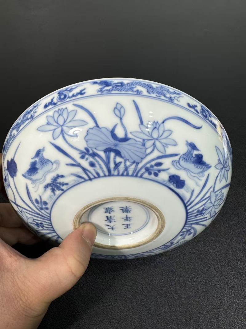 清雍正 青花荷塘鸳鸯卧足盘 - 图7