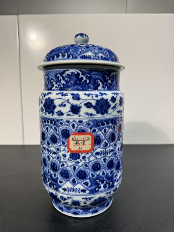 清乾隆 青花几何花卉纹壮罐 - 图2