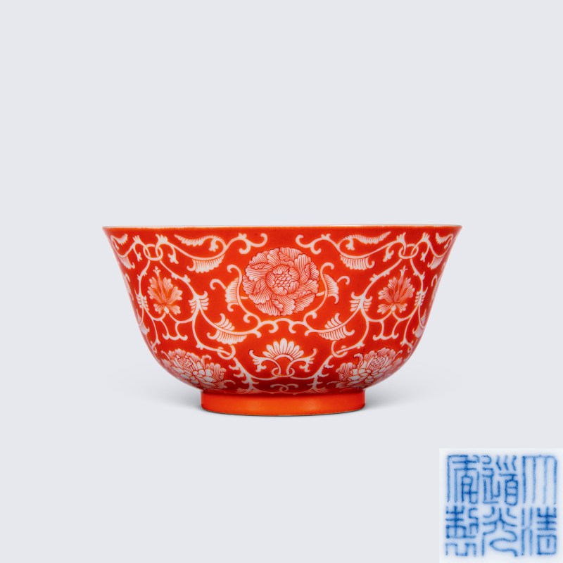 清道光 矾红留白缠枝花卉纹碗 - 图1