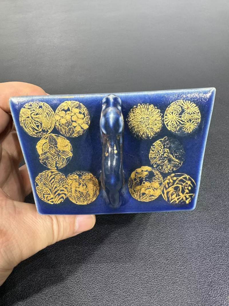 清道光 霁蓝描金皮球花双耳方斗杯 - 图5