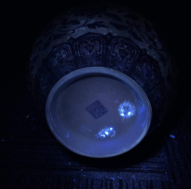 清嘉庆 青花缠枝莲纹玉堂春瓶 - 图12